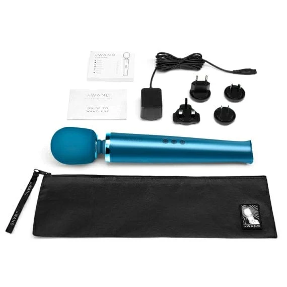 Le Wand Rechargeable Vibrating Wand Massager Set