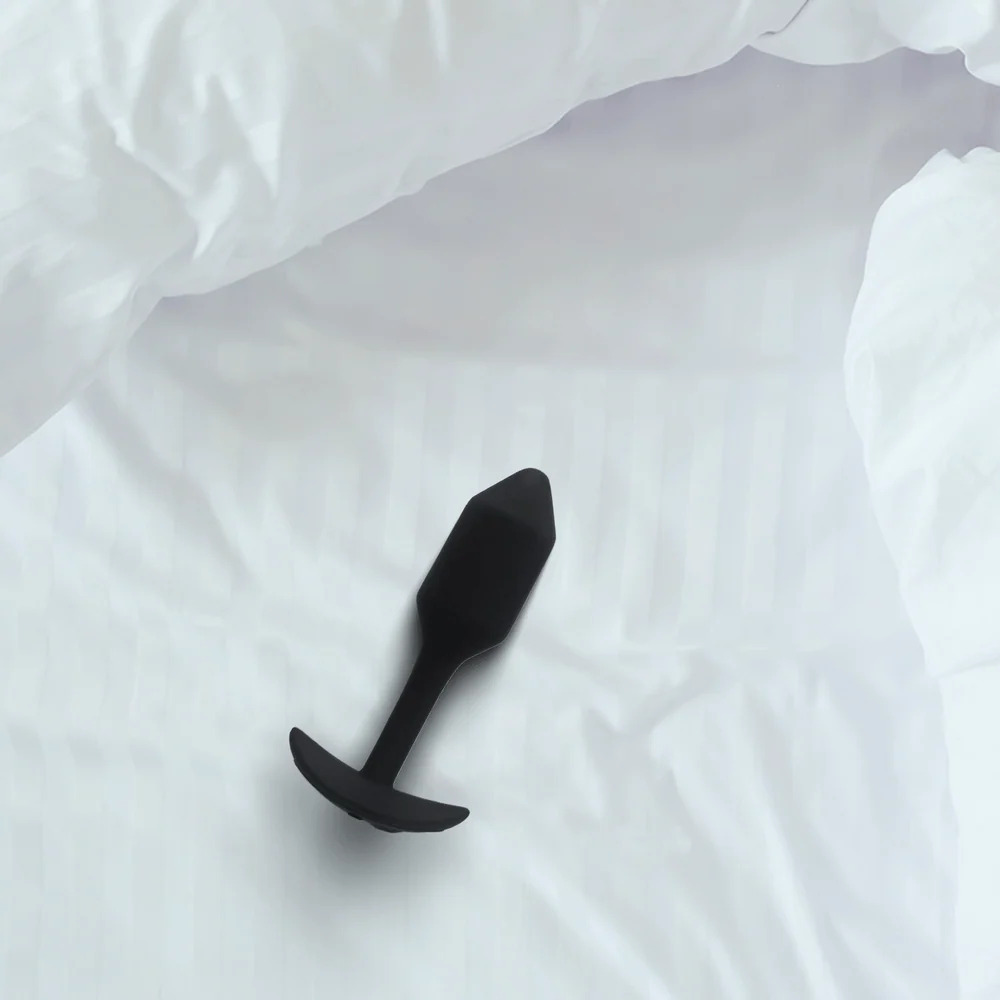 B-Vibe Vibrating Snug Plug 2 in Black for Extended Wear