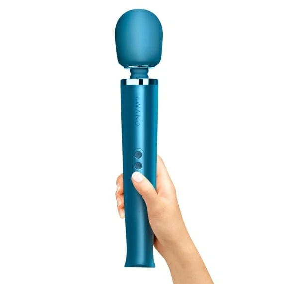 Le Wand Rechargeable Vibrating Wand Massager Set
