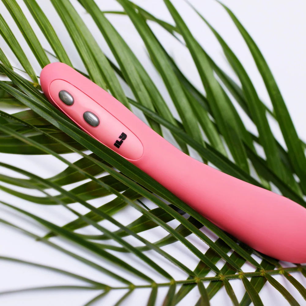 Je Joue ILY Warming Wand Vibrator with 3 Speeds and 7 Patterns
