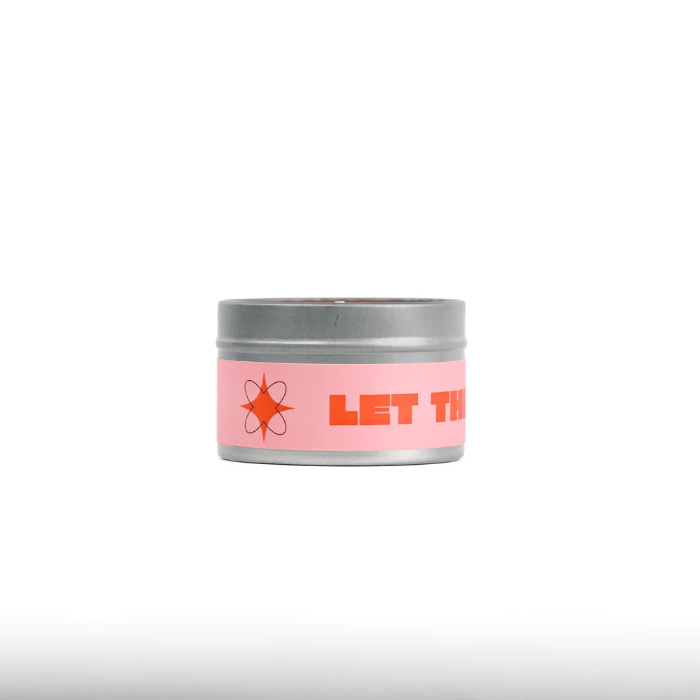 Je Joue ILY 粉红香槟香氛按摩蜡烛，融化后化作温热身体油