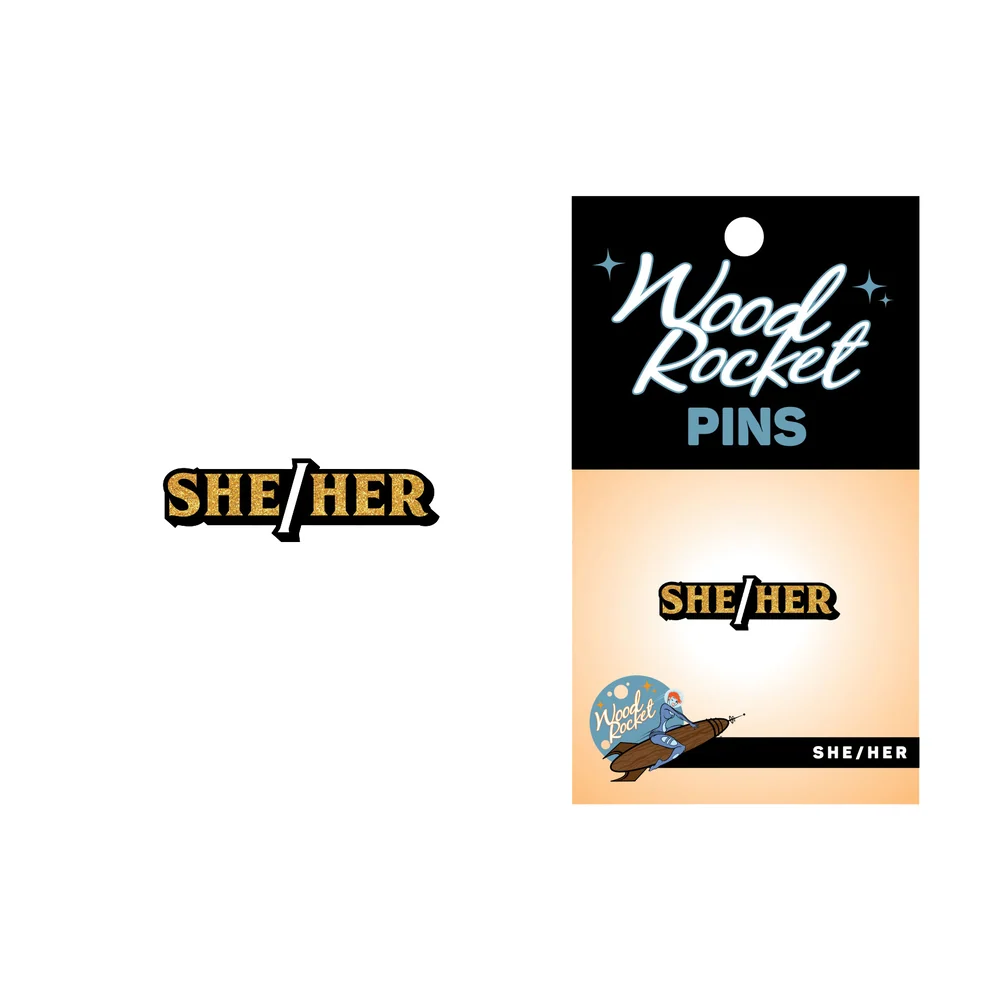 闪亮金色 She/Her 代词珐琅翻领别针，适用于夹克和包袋